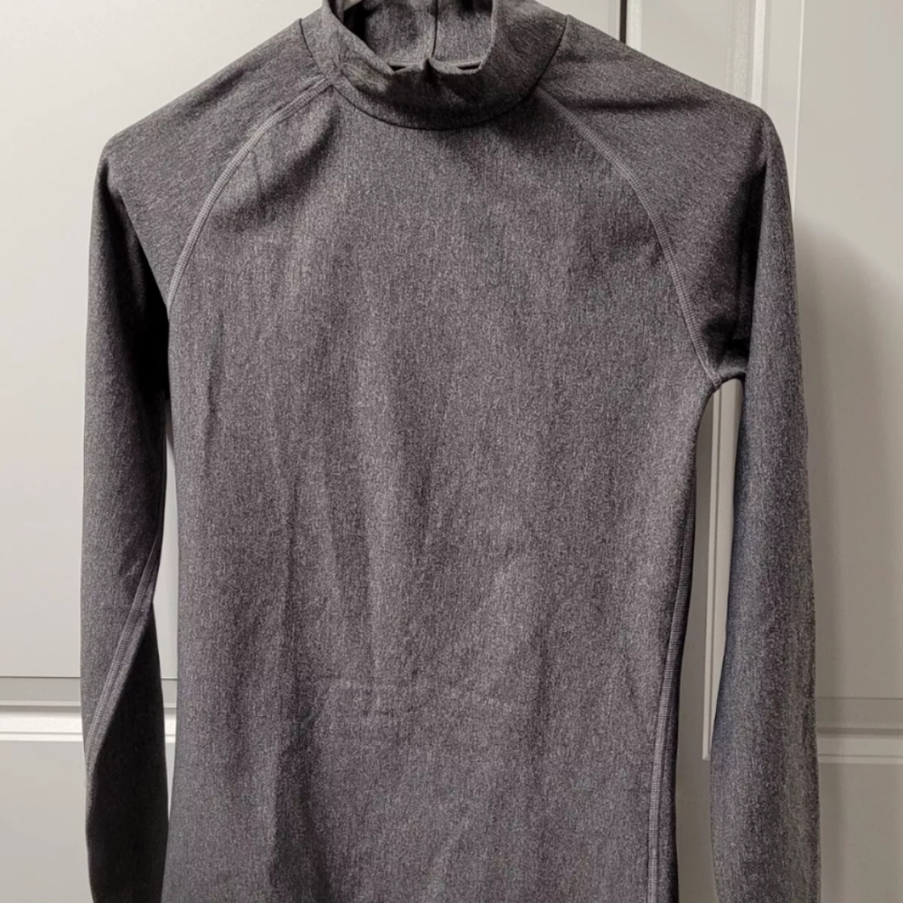 Reebok Play Dry Shirt Top Size: Small Long Sleeve Athletic Women's